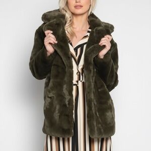 Olive Green Faux Fur Coat Plush Long Sleeve Jacket 
Luscious Emerald Size Large